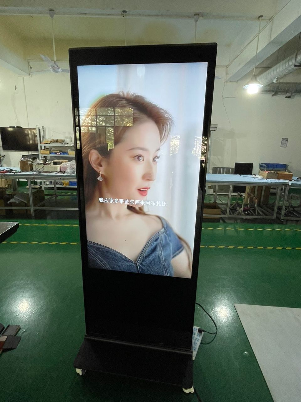 55 インチ両面タッチ スクリーン キオスク