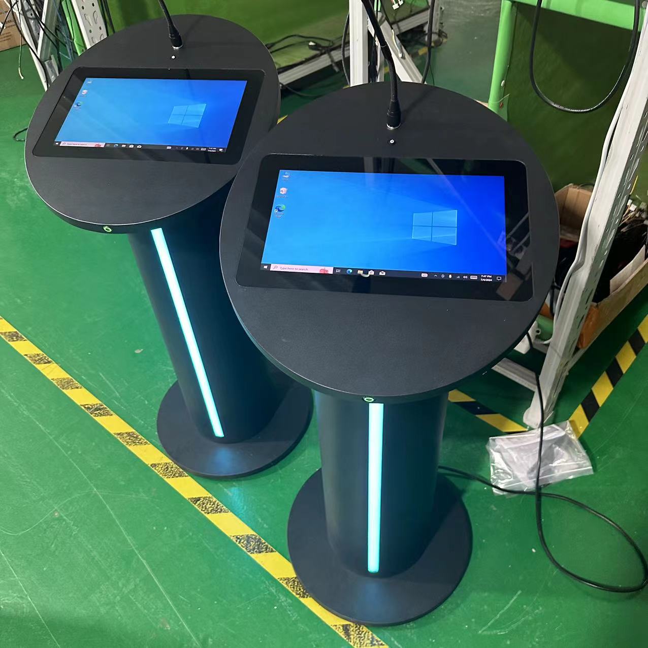 マルチメディアデジタル演台 13.3 インチ pcap タッチ液晶演台スピーカーアンプと会議用ワイヤレスマイク