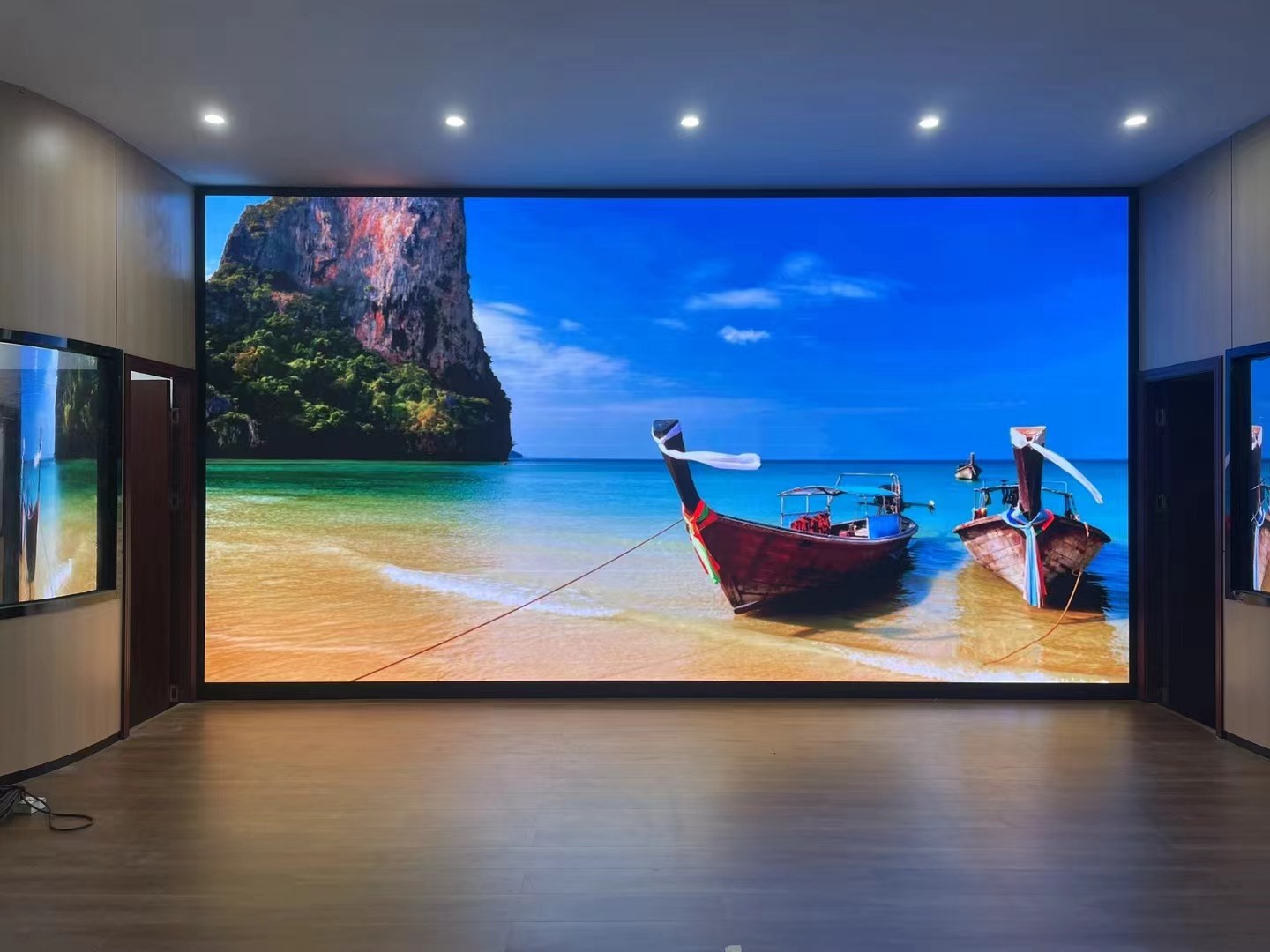 P0.625 P1.87 4K ミニ LED COB HD 直接ディスプレイ屋内 LED テレビ 162 インチオフィスミーティング